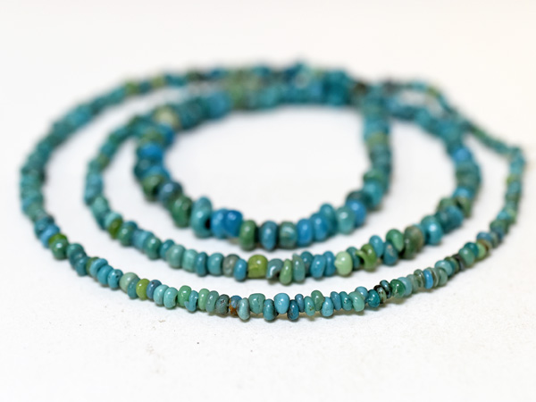 アンティーク 透明緑色の小粒蜜柑玉 ネパール インドパシフィック