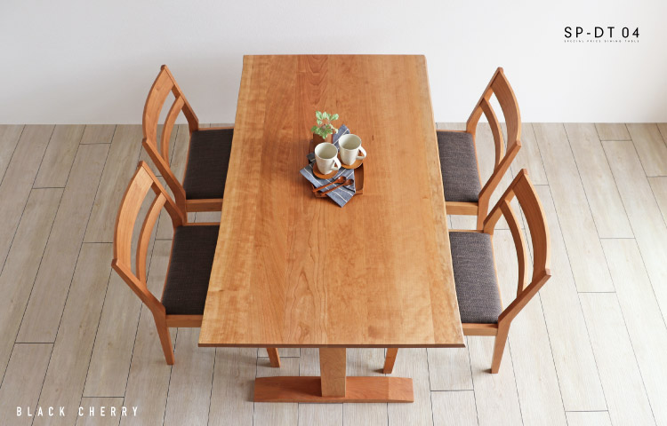 国内の職人がつくりあげる上質な仕上り。特別な価格の皮付き二本脚