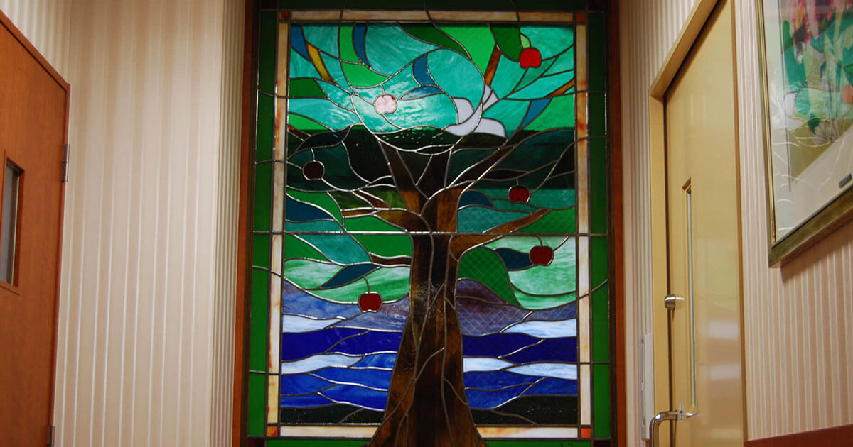 花・植物・風景のデザイン-016「りんごの木」| ステンドグラスバロック