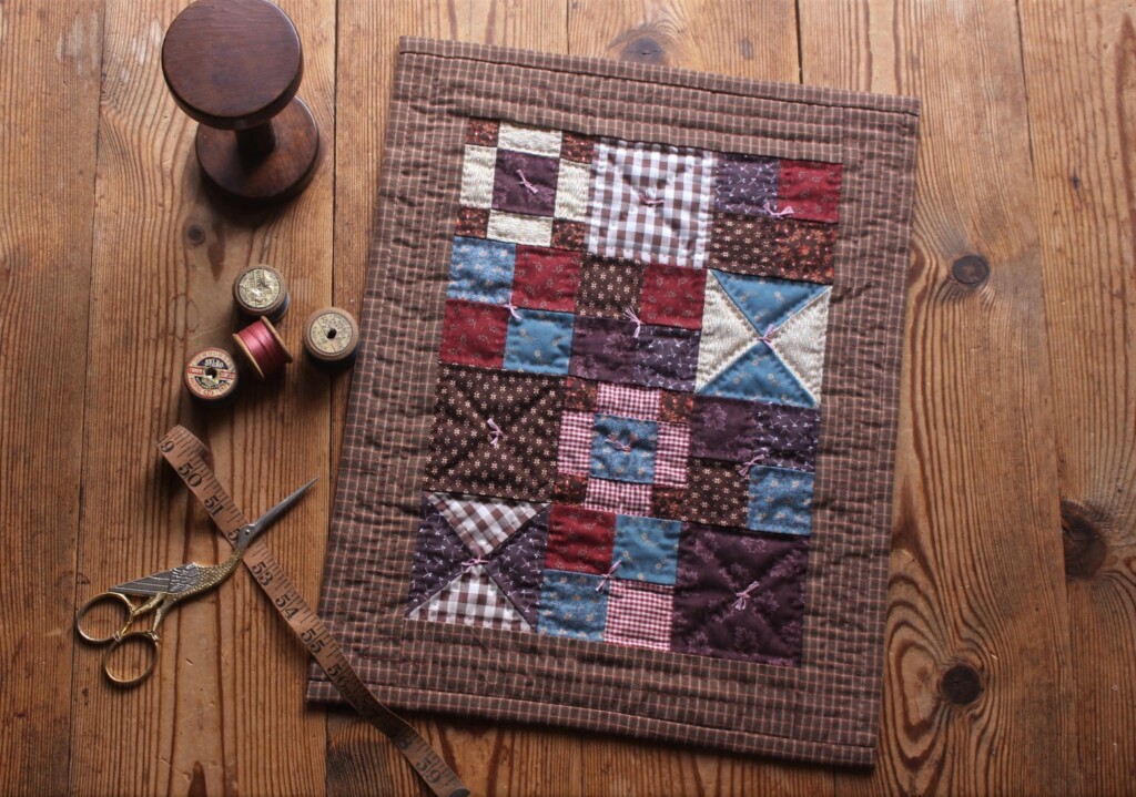 アンティークキルト風ミニキルト／SOLD OUT／古き良き時代の素朴な