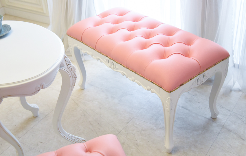 トリノサヴォイア リヨン ベンチスツール PVCピンク 幅82cm | ロココ調