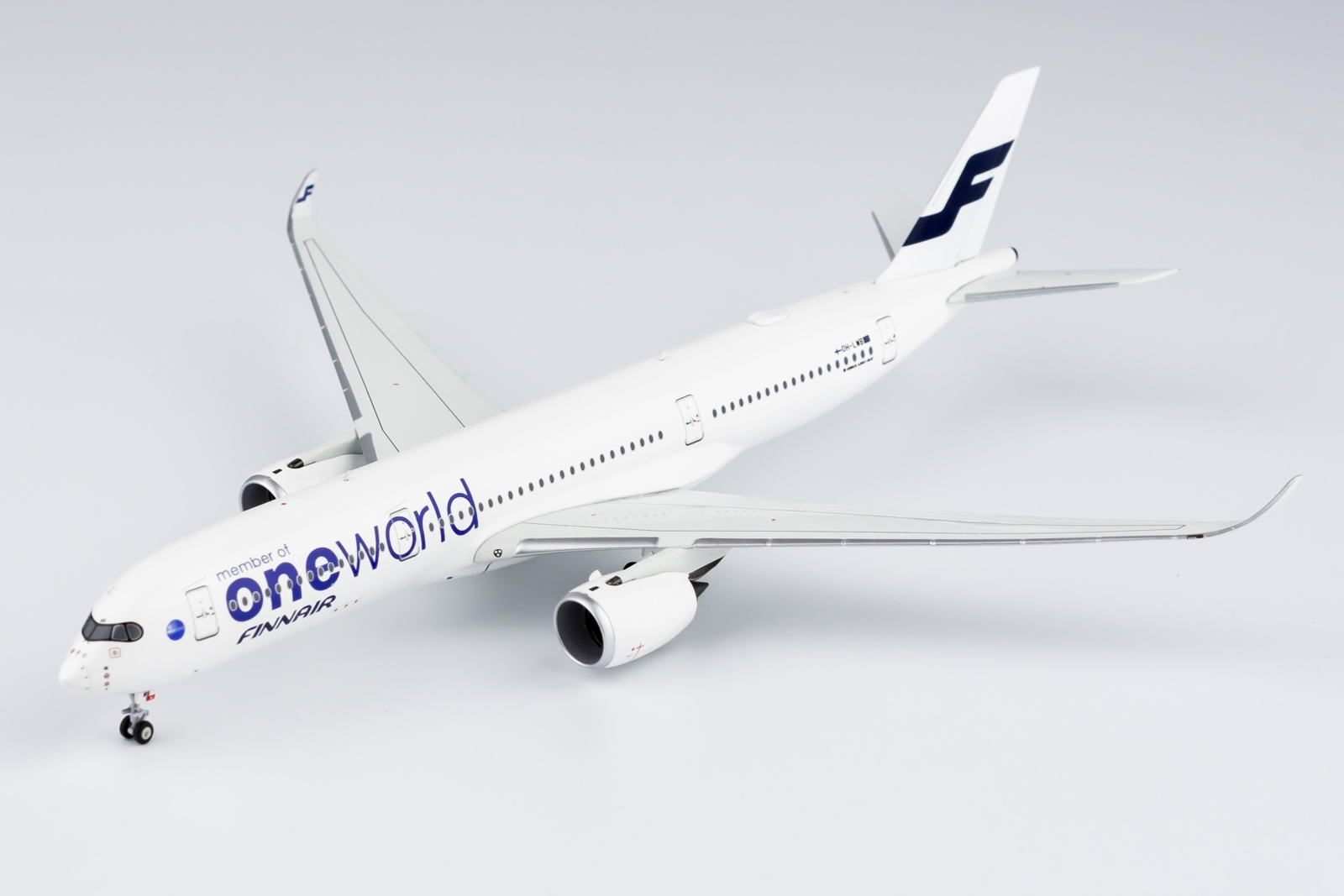 NG Models 1:400 Finnair OH-LWB Airbus A350-900 - Bedfordshire