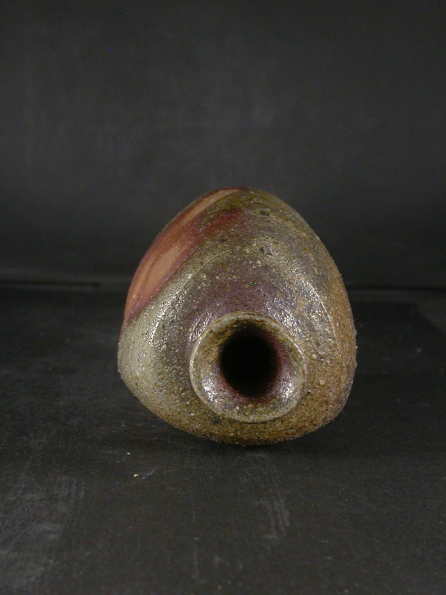 備前焼の作家宮宅淪迸の 徳利 備前焼の作家宮宅淪迸の 徳利