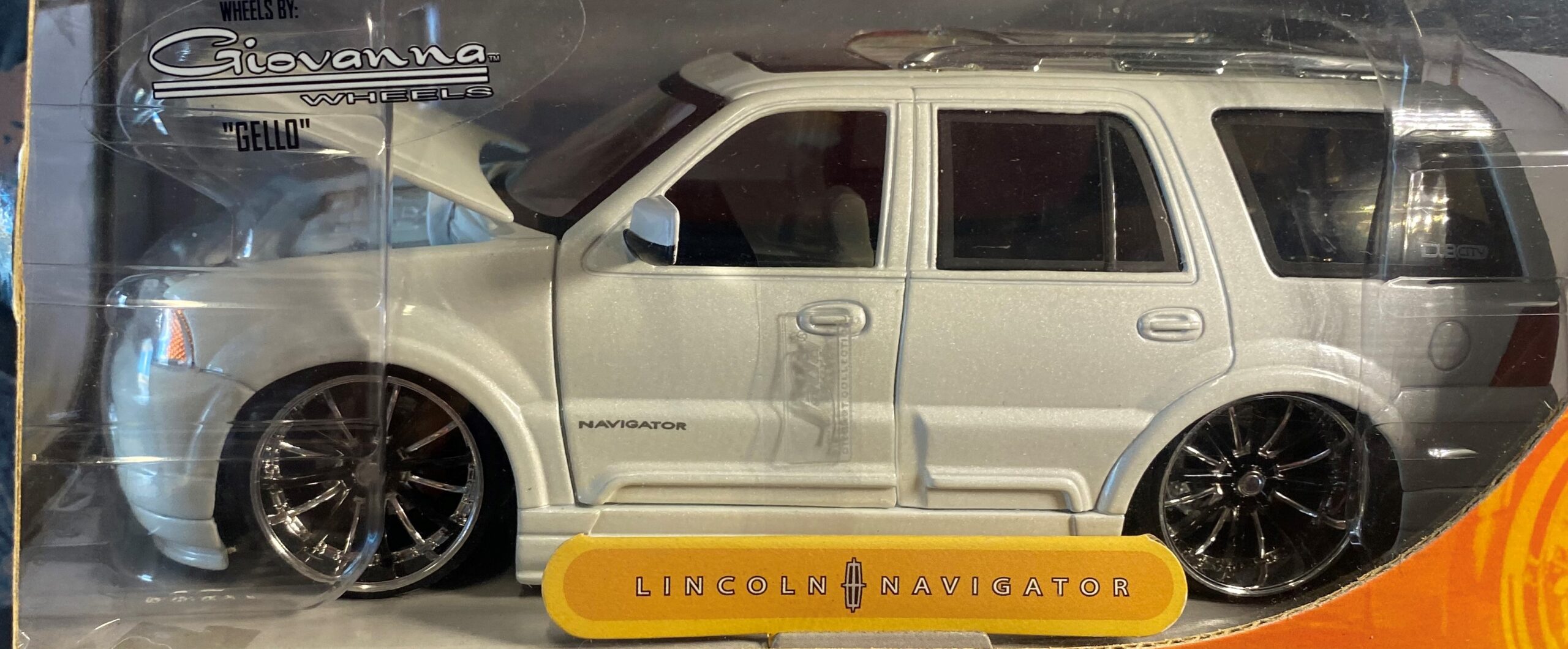 JADA Lincoln Navigator (Dub City )1:24 - Big Bill's Die Cast