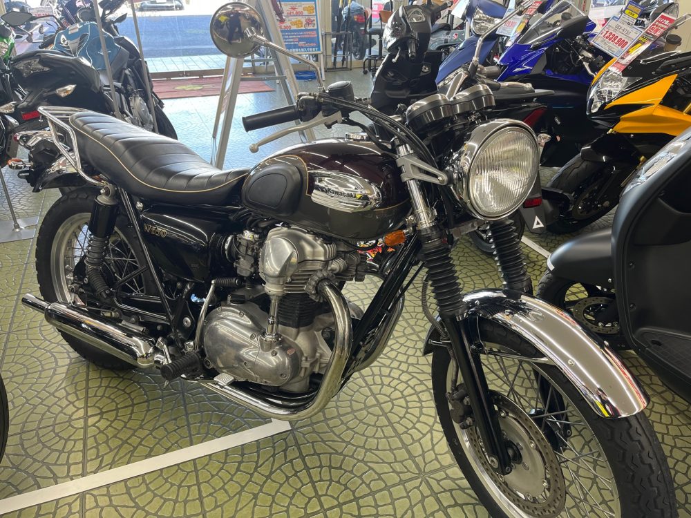 Kawasaki w650 タンク レッド/シルバー 極上 厳選！速さより美しさ