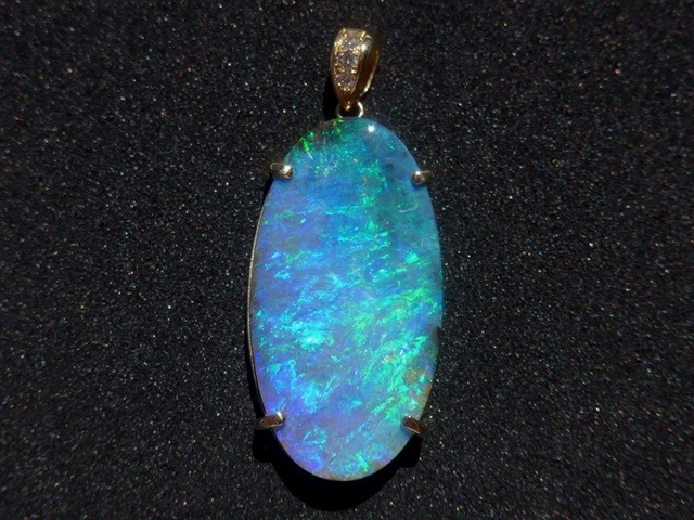 お買い得品◇k18ボルダーオパール、天然ダイヤモンドつきペンダント