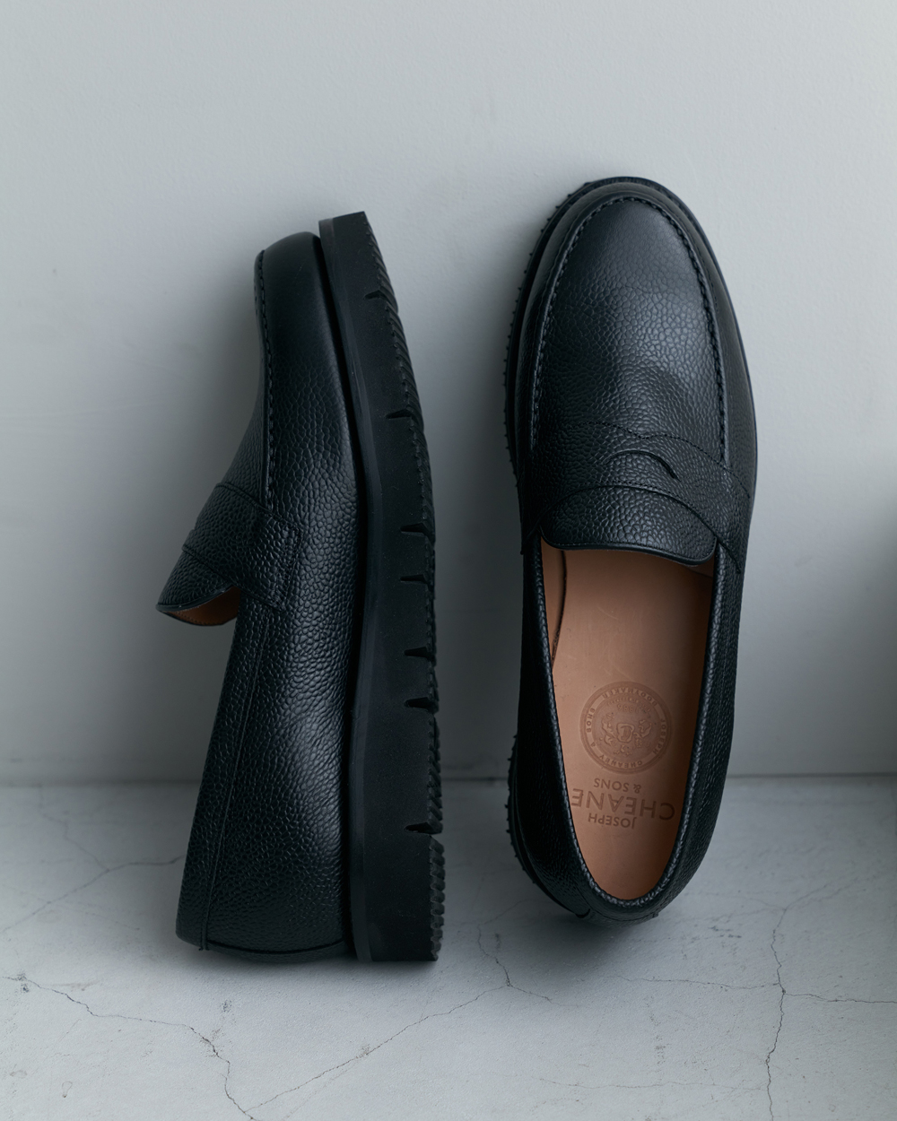 ブラックウォッチ特集｜モノトーンで引き出す「大人の洗練」MEN &WOMEN