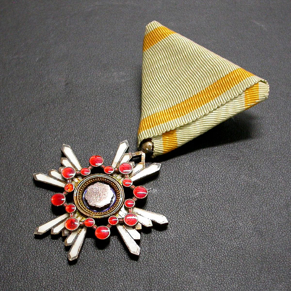 勲章 | 貴金属・ダイヤモンド・ブランド品買取専門店バイセラジャパン