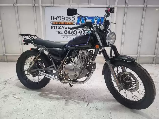 スズキ グラストラッカー250タンク ホワイト キャップ付き