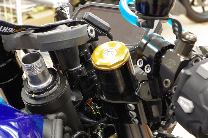 カワサキZX-25R SE（2023） 再びアップハン化