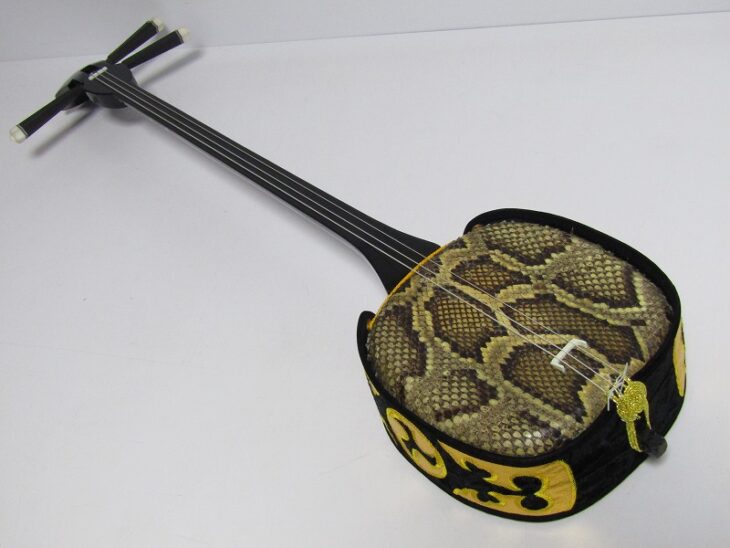 三味線 ヘビ革 黒/金 布袋付き ☆三線☆蛇革