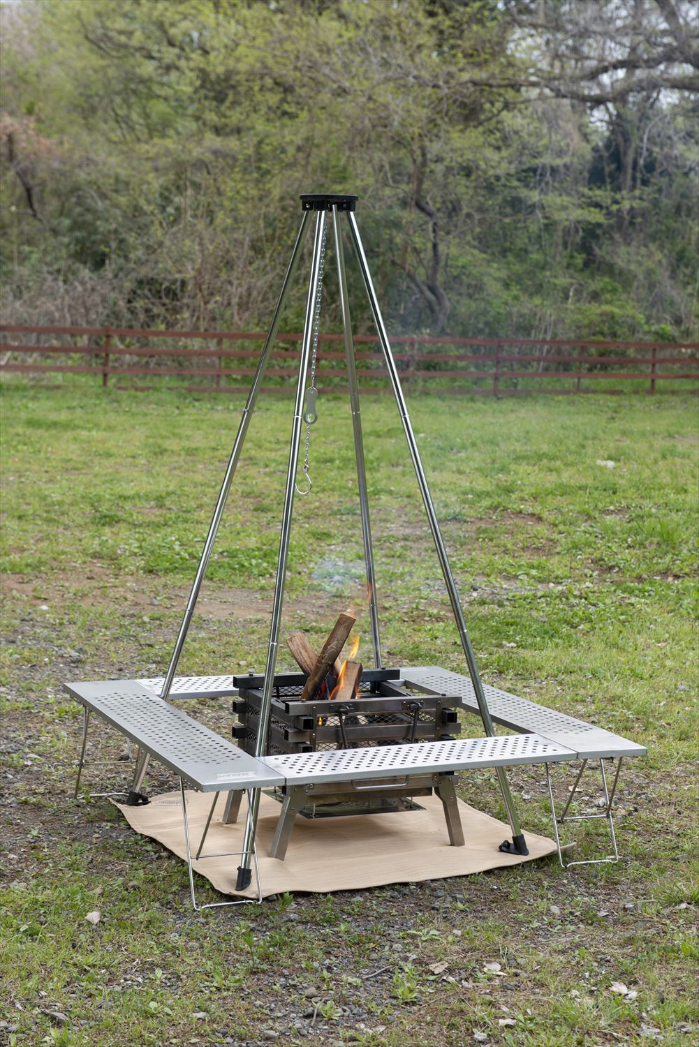 Coleman FIREPLACE TABLE 焚き火テーブル コールマンファイアー