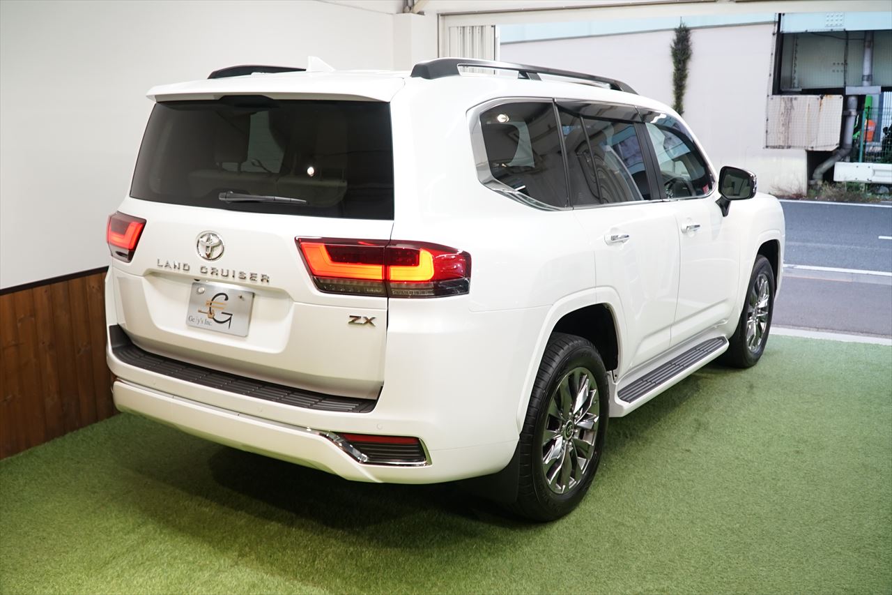☆入庫情報☆ 2023年モデル トヨタ ランドクルーザー300 ZX 日本車