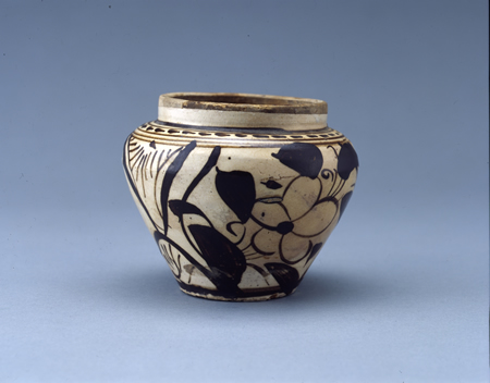 磁州窯 白地鉄絵飛雀草文徳利瓶 玉壺春形瓶 磁州窯 白地鉄絵飛雀草文