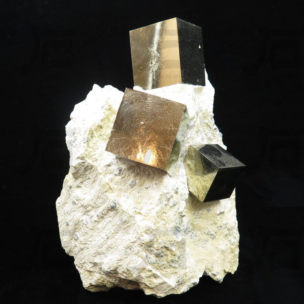 黄鉄鉱（パイライト）954g 黄鉄鉱（パイライト）954g パイライト