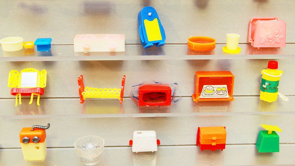 昭和40年代〜高度成長期の世相を反映したグリコのおもちゃたち