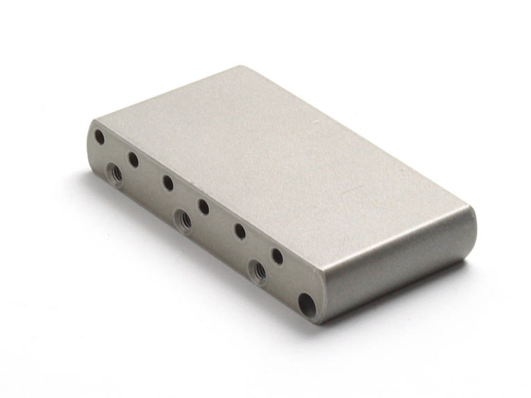 ビンテージサウンドを再現！スチールトレモロブロック – ギター