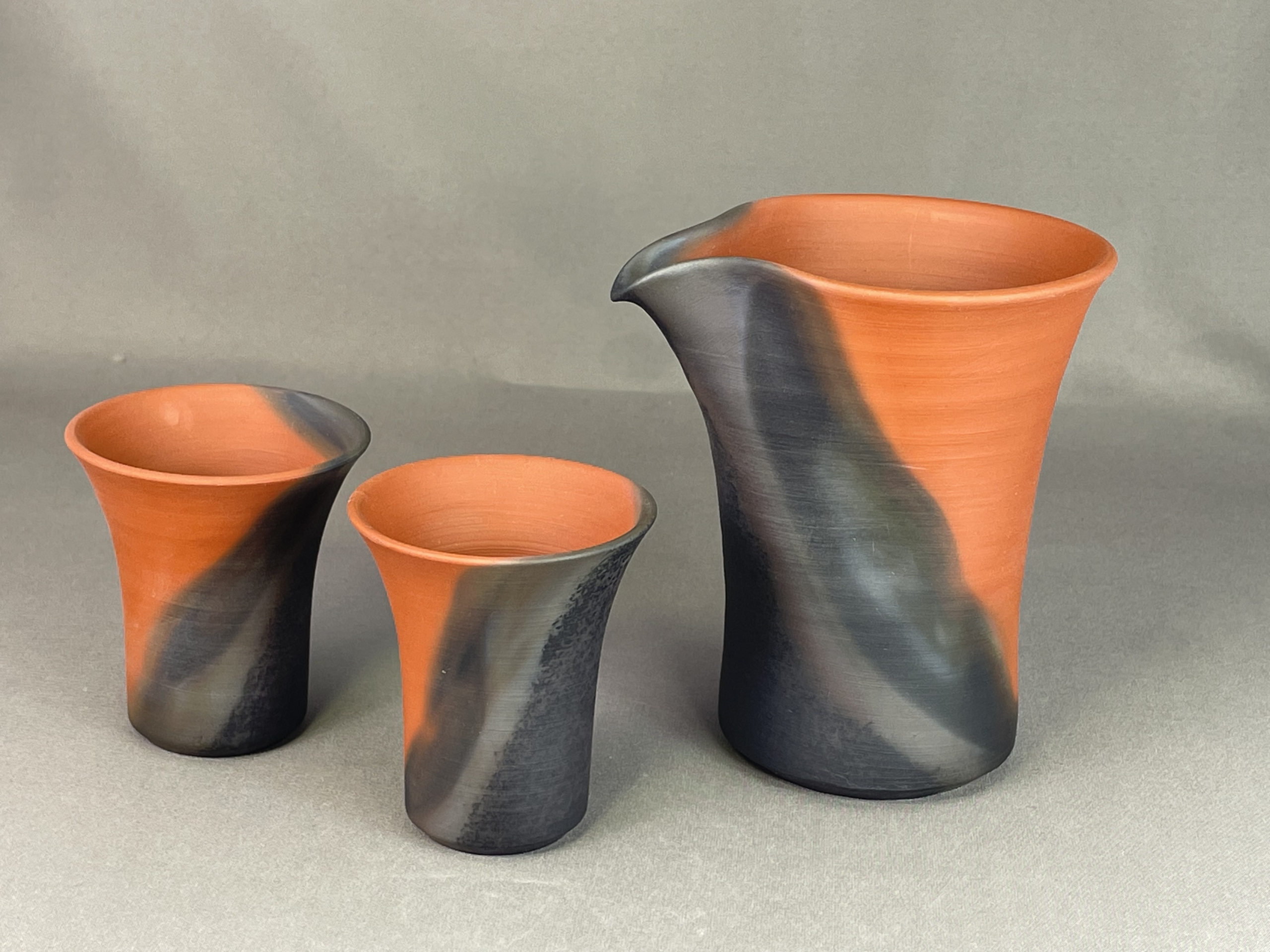 名品❗】【上作品❗】 酒を呑む男の人形 陶器製 羽織りが海鼠釉 窯元