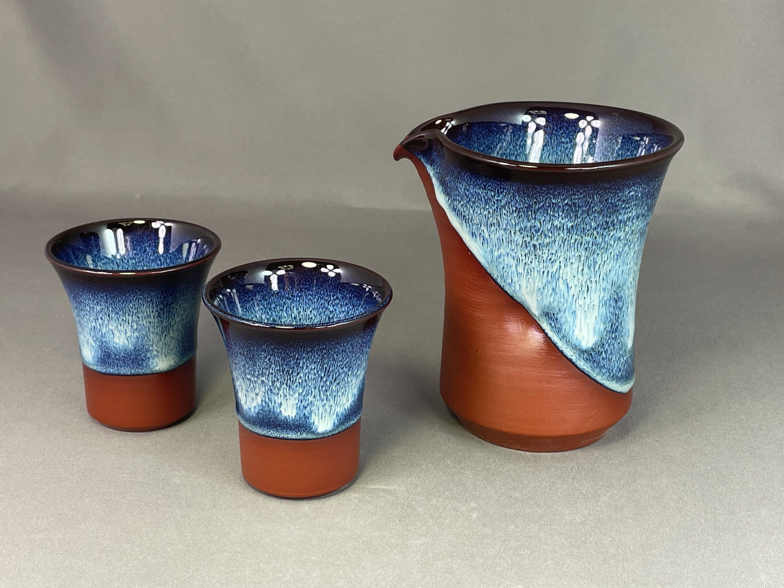 佐渡無明異焼 国三窯 鉄釉大徳利 高さ47cm 背景の物は付属しません