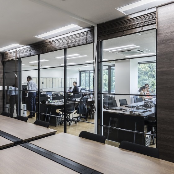 ガラスドア（重量用アルミフレーム引戸 ）上ローラー面付仕様 建具・壁