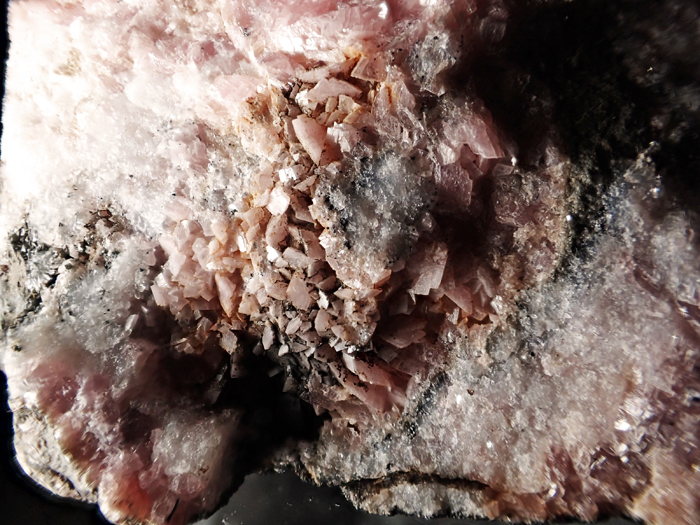 北海道稲倉石鉱山産 菱マンガン鉱 (Rhodochrosite / Japan) - 鉱物標本