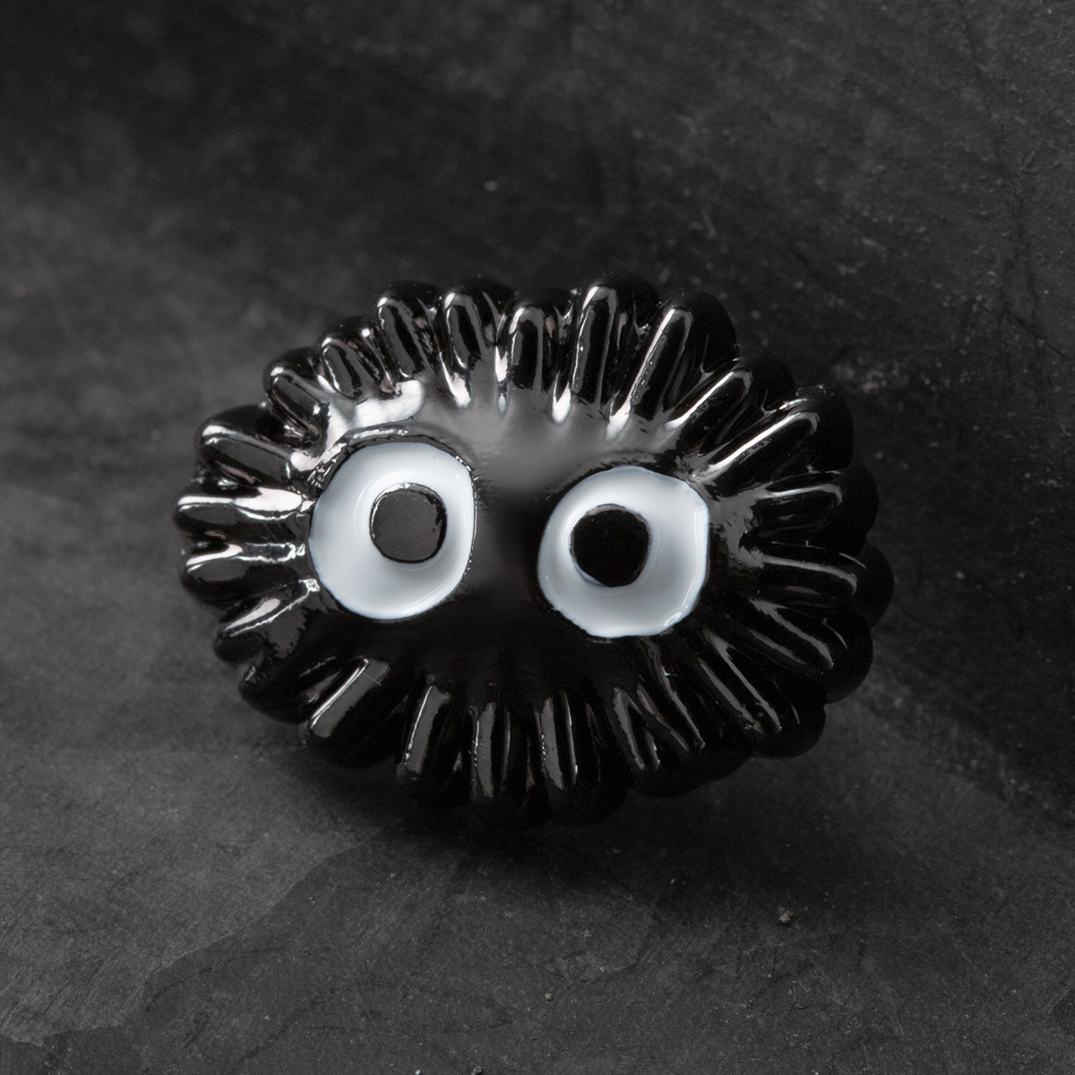 GBL】となりのトトロ デザインピンバッジ マックロクロスケ | どんぐり