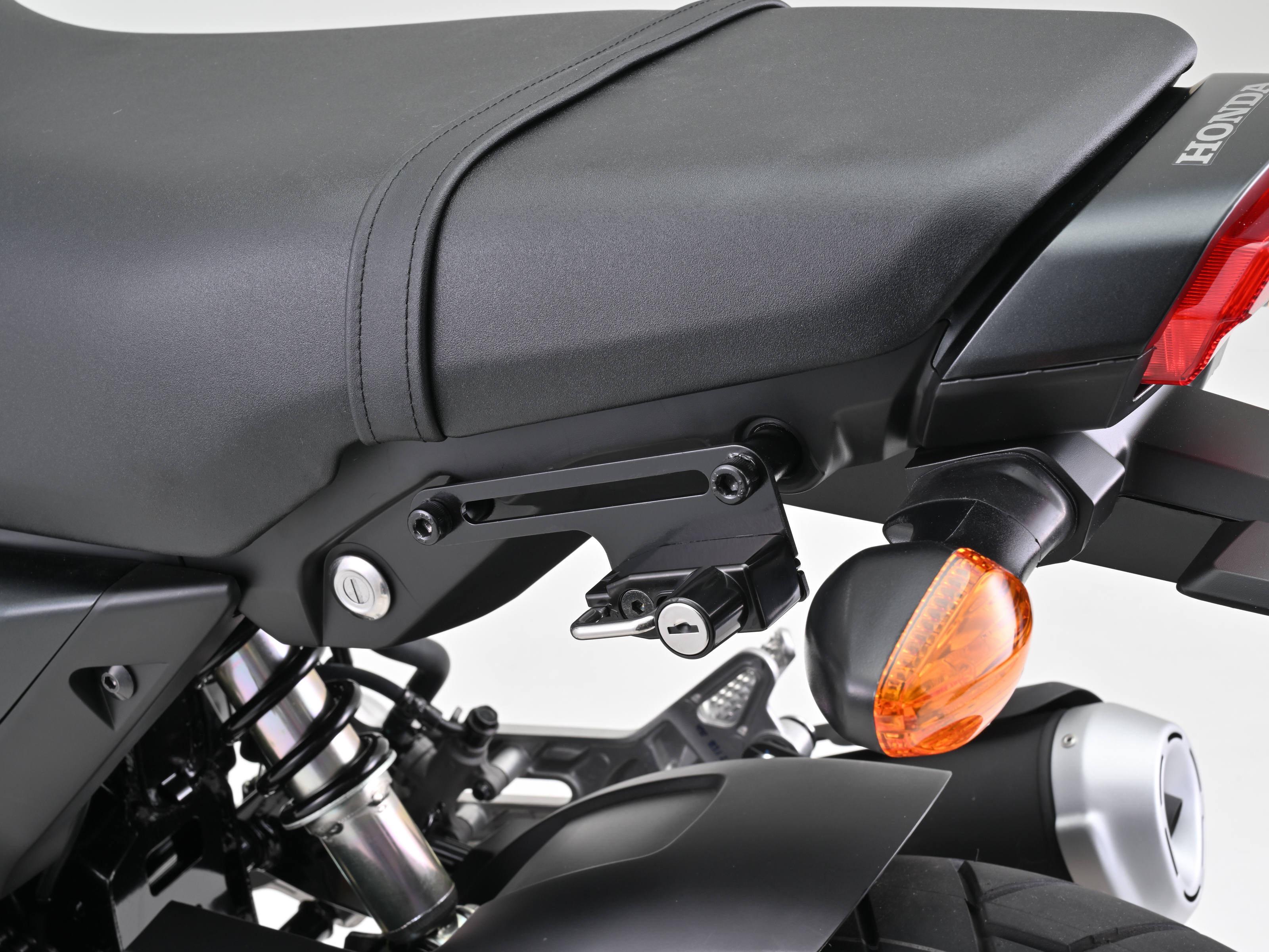 【新品未使用】スタイリッシュヘルメットホルダー ヘルメットホルダーにSHOEIのヘルメットが固定できない問題を解消