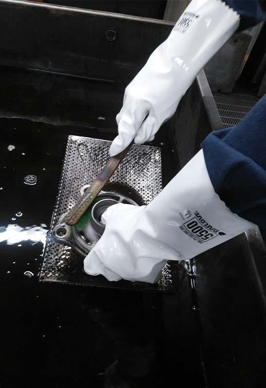 有機溶剤用手袋 ダイローブ5500 | ダイヤゴム株式会社|工業用手袋の