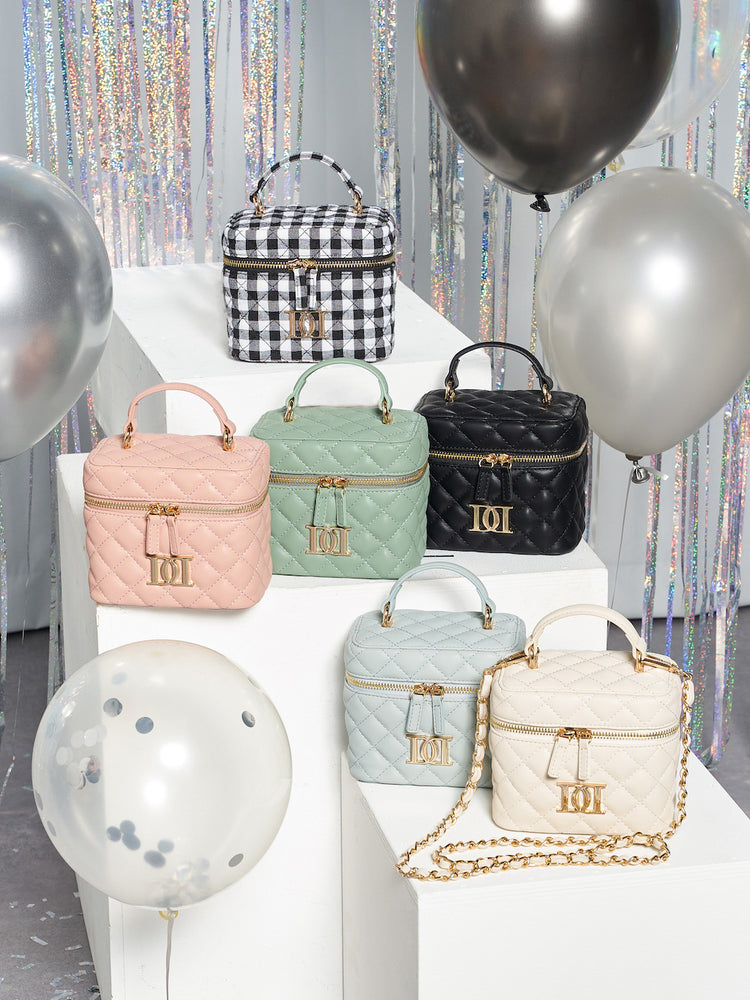 ダーリッチ キルティングスクエアミニバッグ シルバー