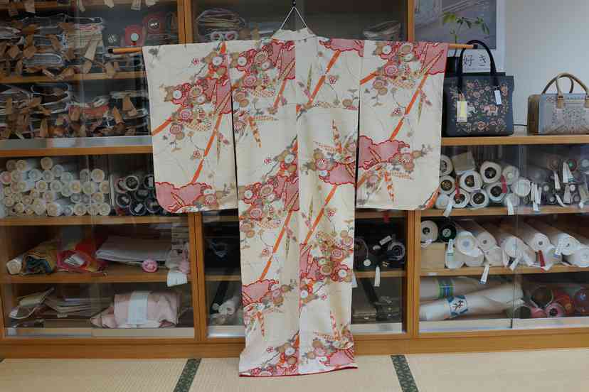 ☆少々難あり☆正絹 振袖 仕立て上がり リメイク-A ☆少々難あり