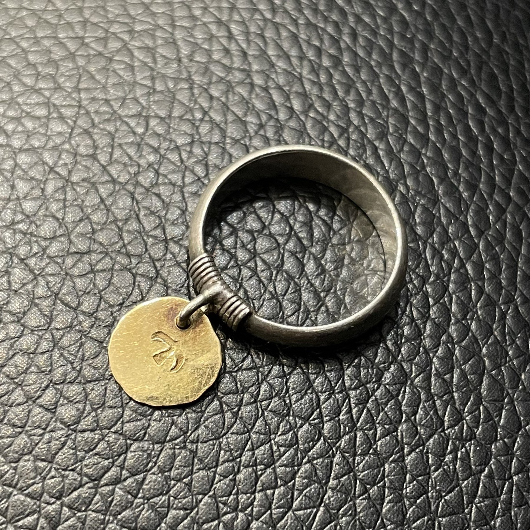 ゴローズ 金メタルチャーム付き シルバーリング