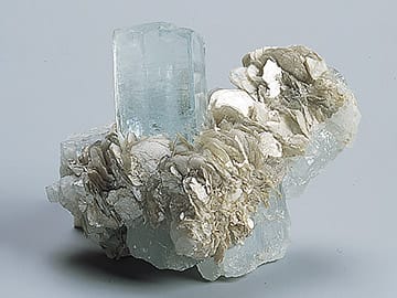 FPDM: 標本データベース - アクアマリン（緑柱石）原石