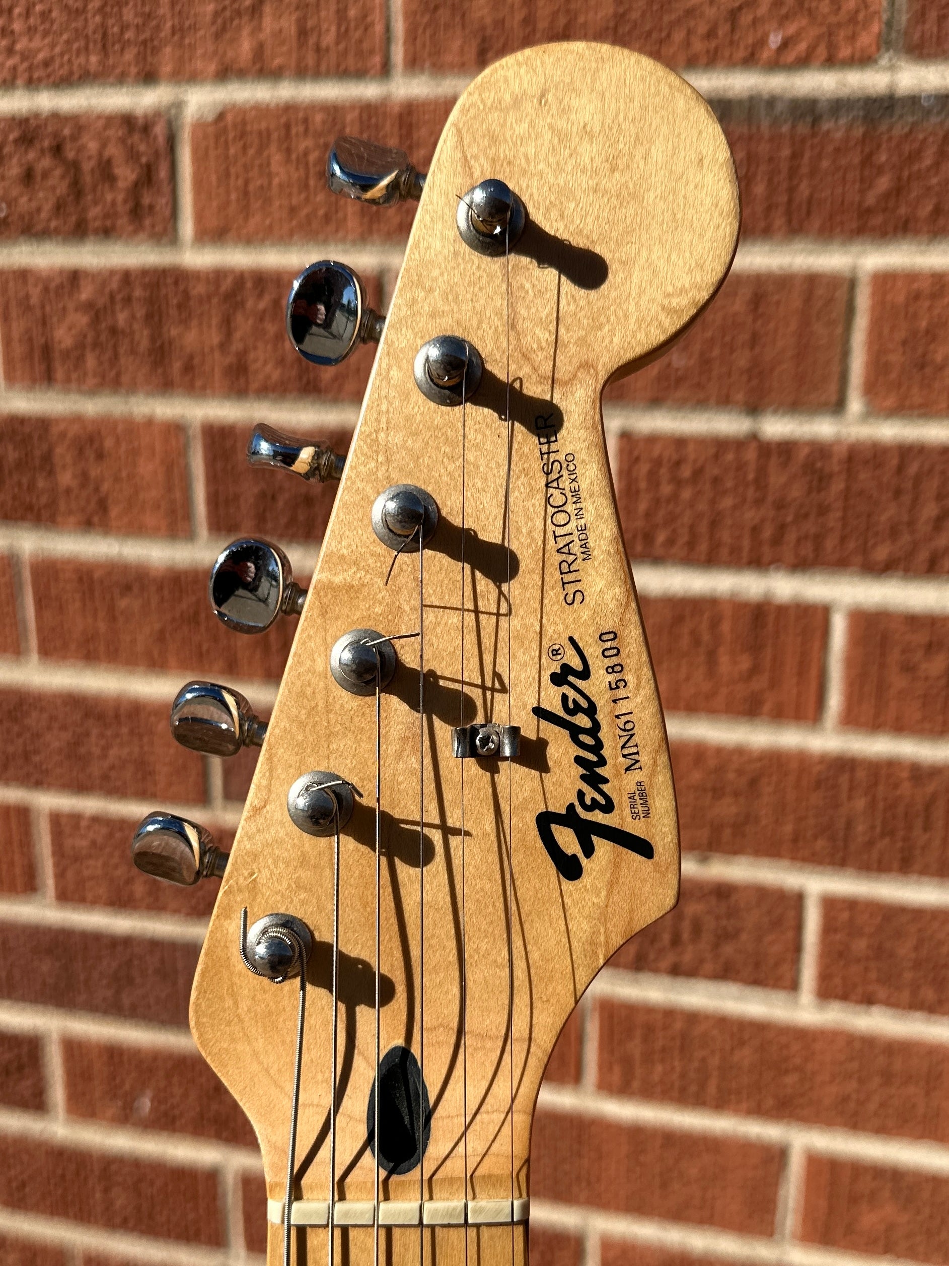 1996 Fender MIM Stratocaster Black w/ Fender Gig Bag – Drugan's