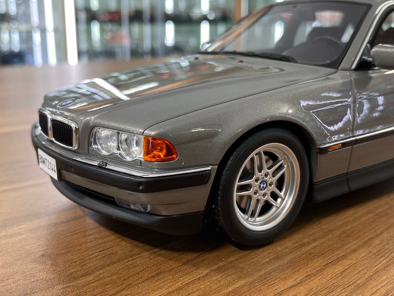 1/18 Resin BMW 750 IL E38 1995 Silver by OttOMobile - Limited 3000