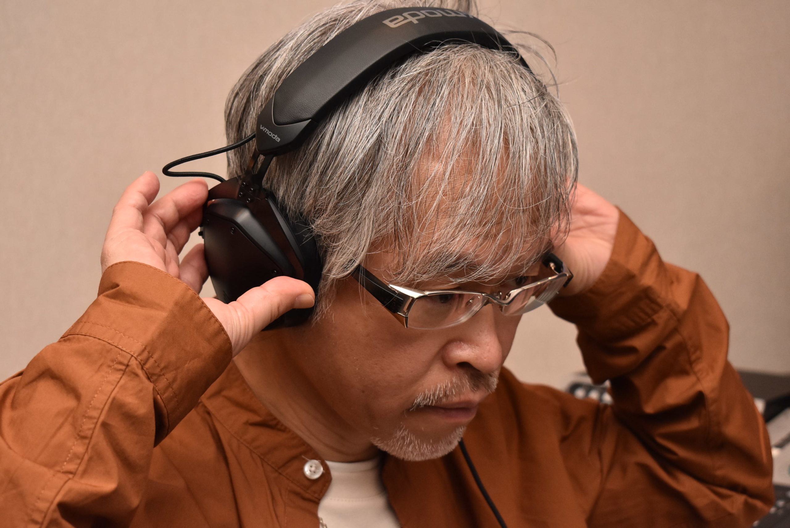 DJヘッドホンのV-MODAは、音楽制作で使えるのか!?最新鋭ヘッドホンM