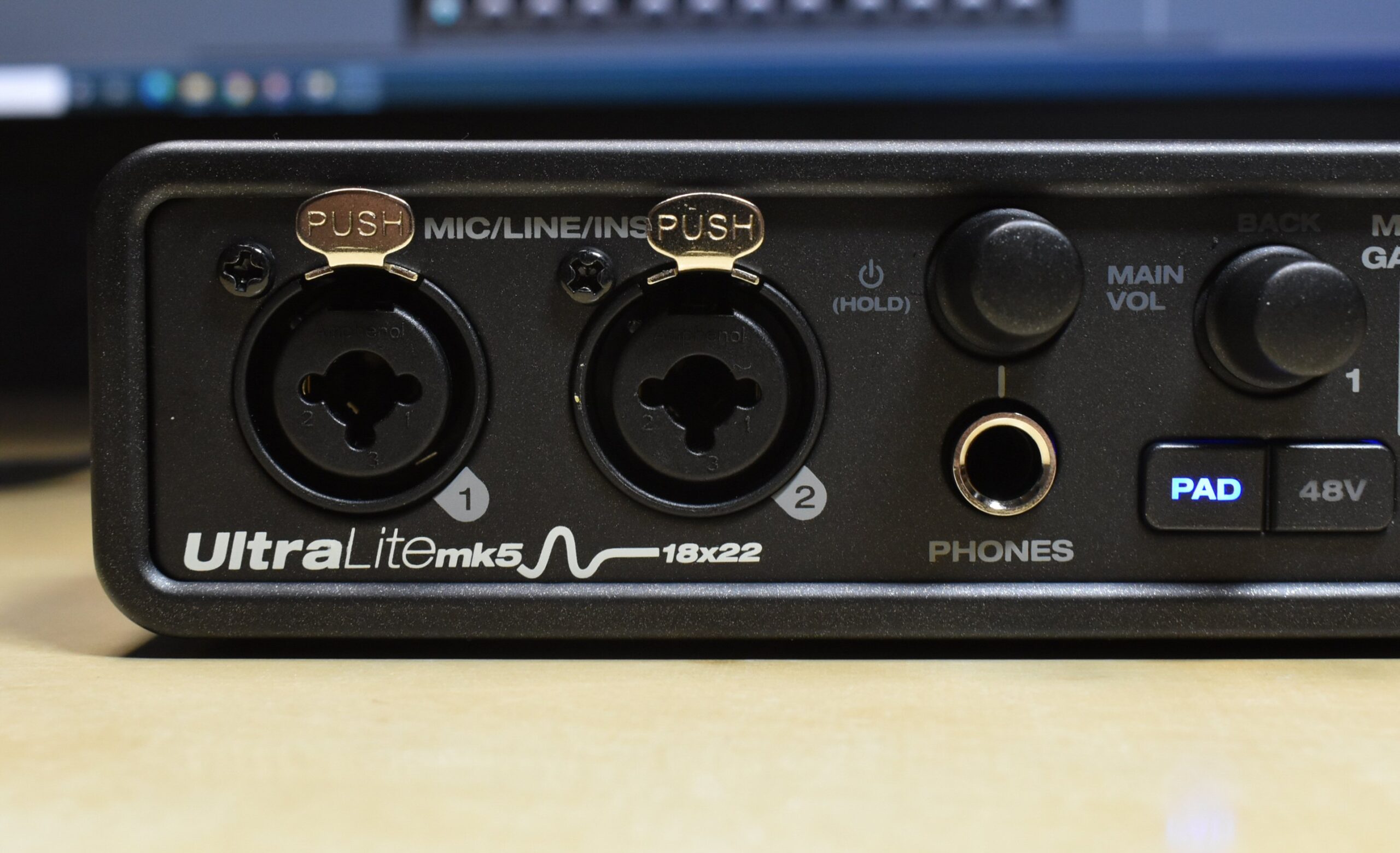 超高音質を誇る18in/22outのMOTUの第5世代UltraLiteインターフェイス