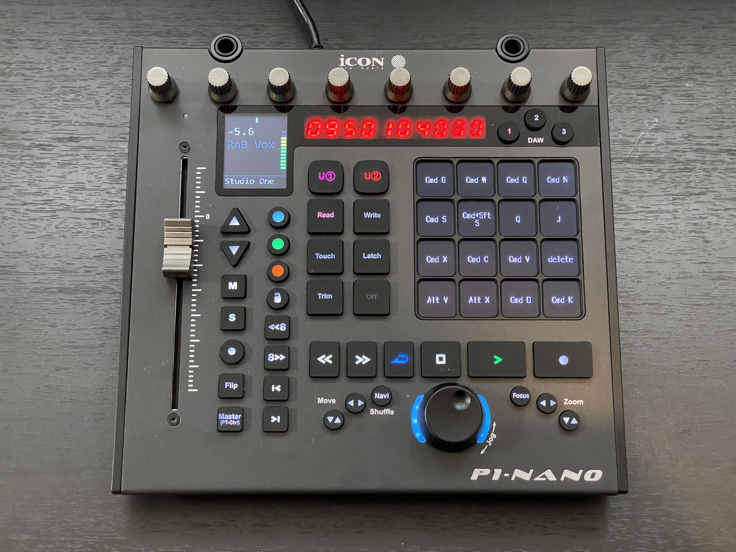 コスパ最強のムービングフェーダー搭載コントローラー、P1-Nano