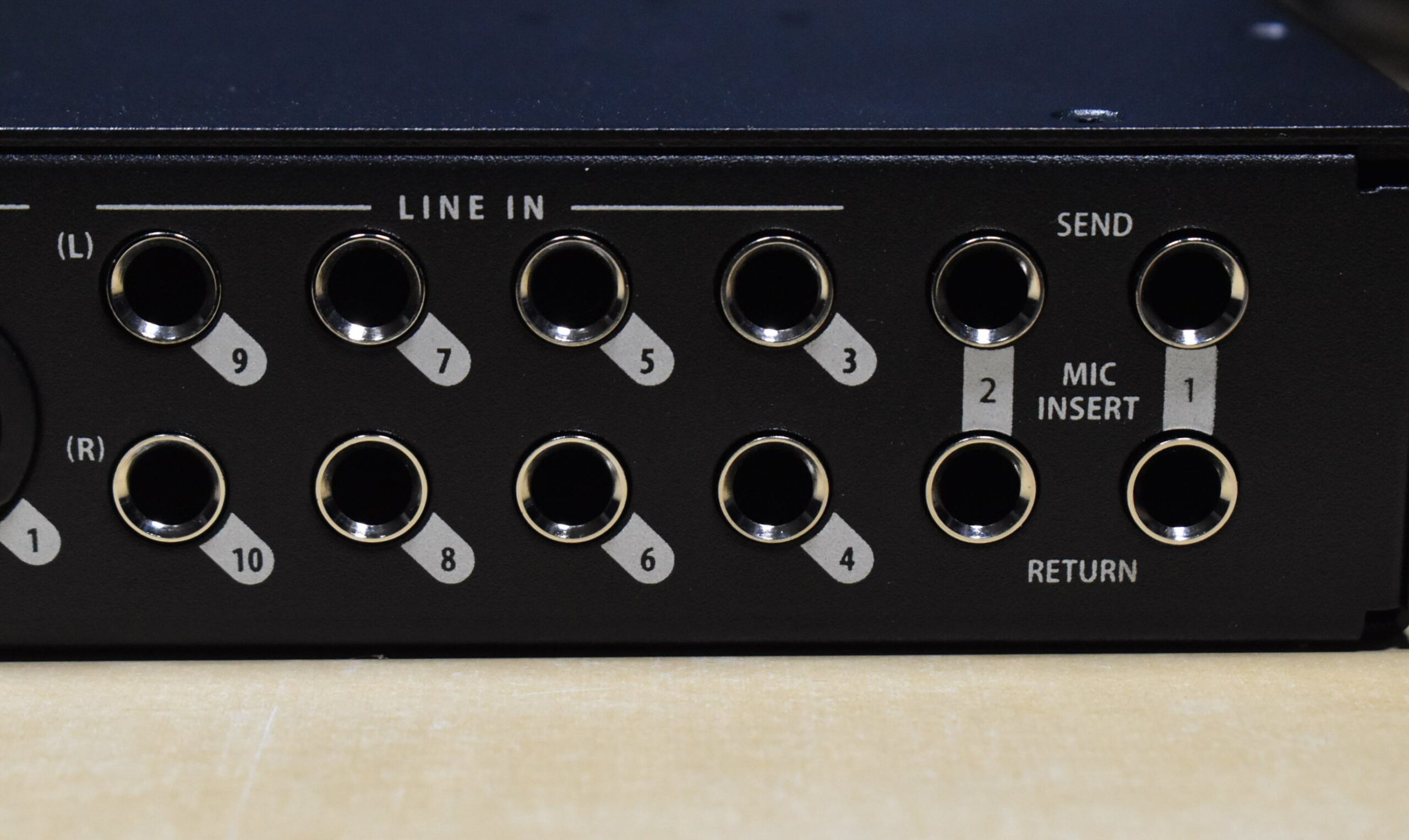 MOTUから第5世代828がデビュー。超高音質な28in/32out USB3