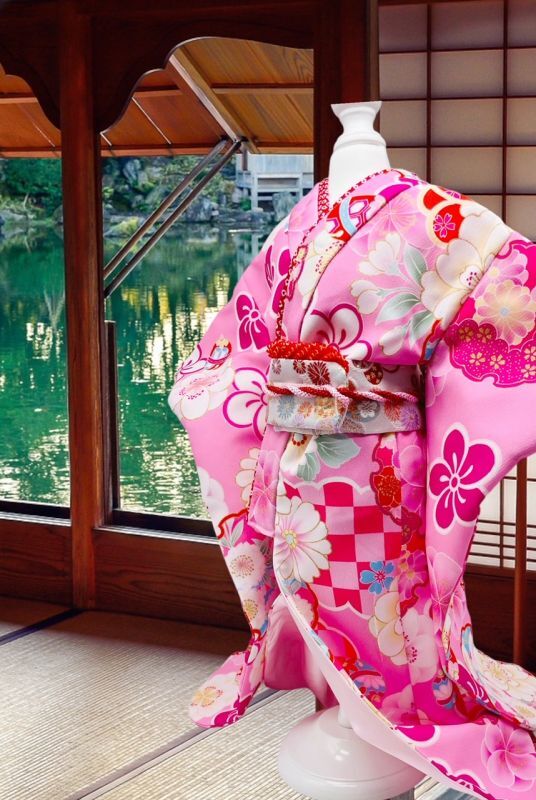 犬服/猫服 晴れ着 華やかな古典柄 振袖スタイル お引きづり/通常着丈