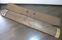 和琴 刳甲綾杉彫り 金口骨二重紅木巻｜和楽器 鼓 尺八 三味線｜買取