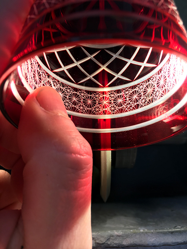 作業風景 〜糸菊つなぎ〜 | 江戸切子の店 華硝（はなしょう）