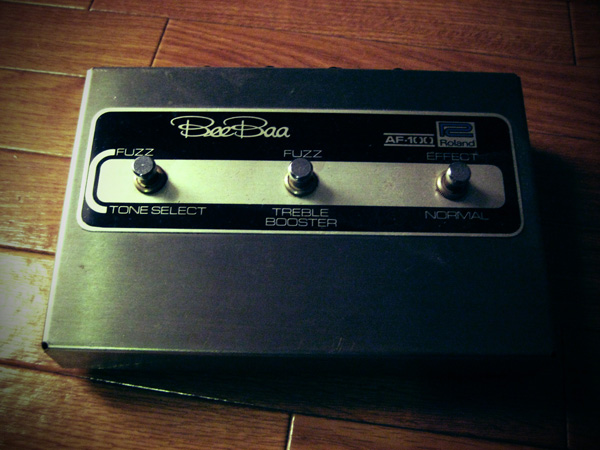 ジャパニーズファズの名機「Roland AF-100 BeeBaa」をレビュー