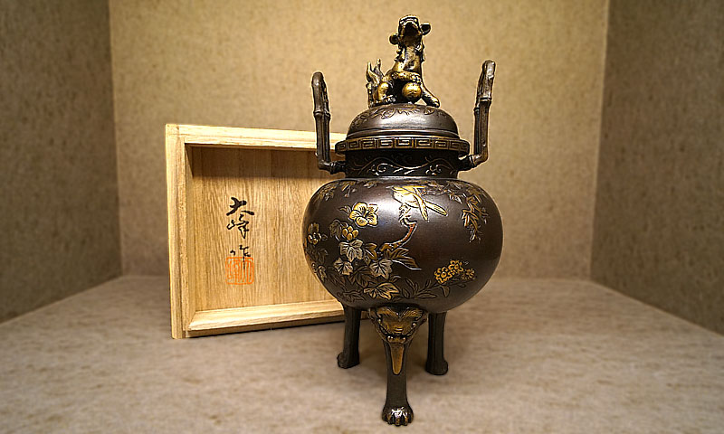 銅器 香炉 三足薫炉 獅蓋双獣耳香炉 仏堂を供えます
