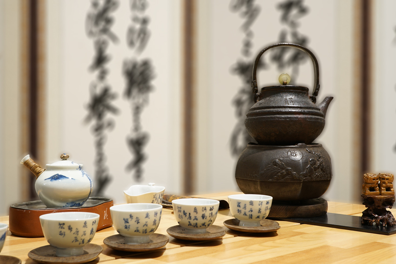 簡】龍文堂 名人 大國 寿郎 造 獣口 菊紋 古鏡蓋 桐鳳凰文 鉄瓶 胴印