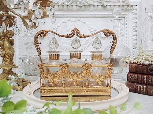 逸品 宮廷ロココ リボンと薔薇装飾 香水瓶セット - アンティーク