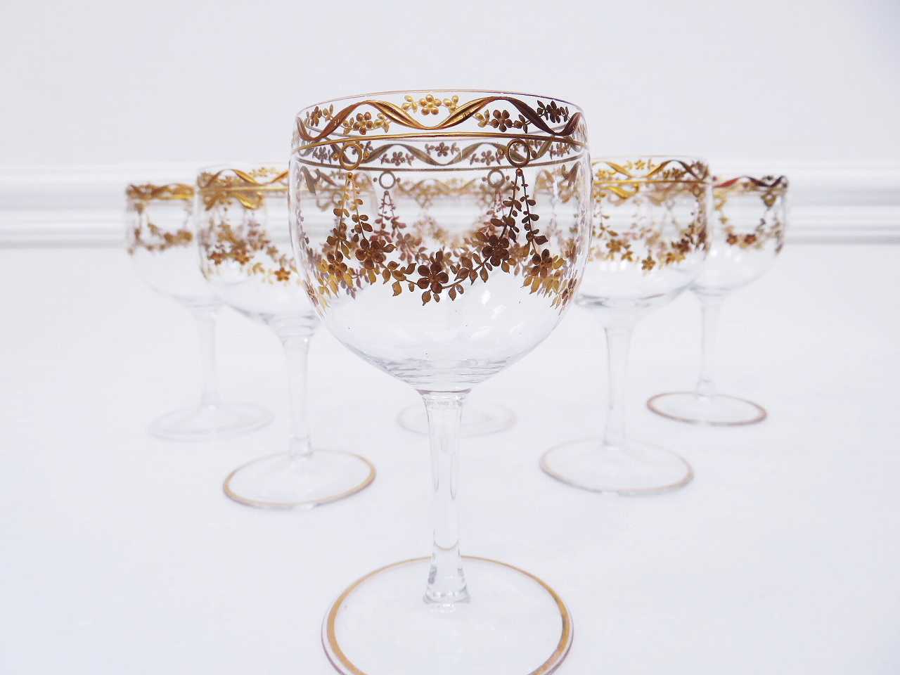 ヴィンテージ リモージュワイングラス 金粒 紫色の高脚グラス 金色装飾