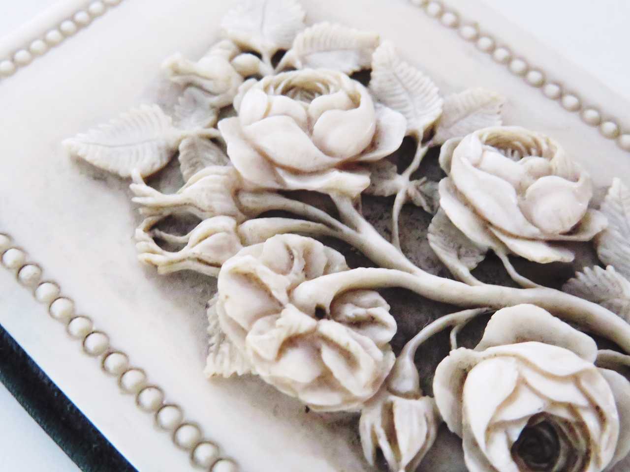 薔薇彫刻 アイボリー カルネ・ド・バル - アンティークショップ