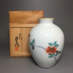 十二代 酒井田柿右衛門 錦 花瓶 買取参考価格 ｜骨董品買取 栄楽堂