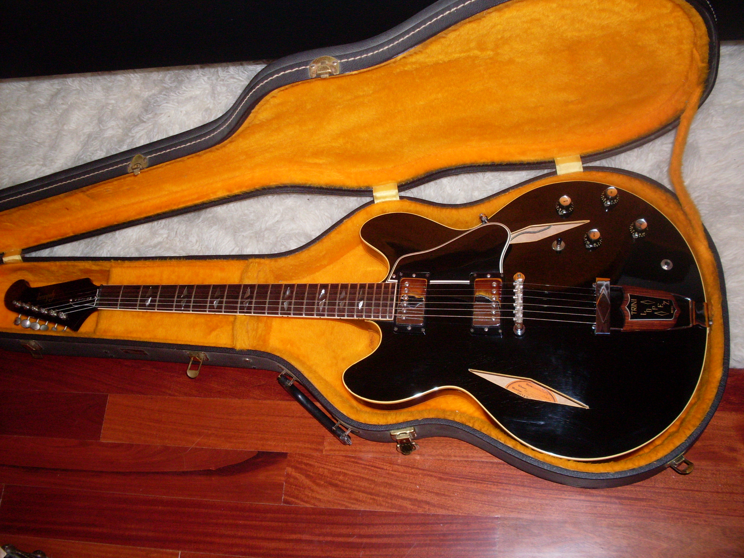 The Gibson ES-335 » Blog Archive » The First “Artist” ES-335