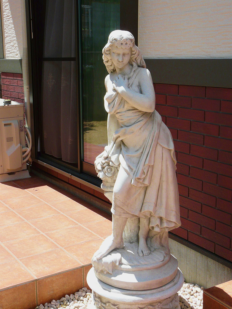 PAPINIAGOSTINO 春の少女、ITALGARDEN 台座・ピレオ 現場：兵庫県神戸